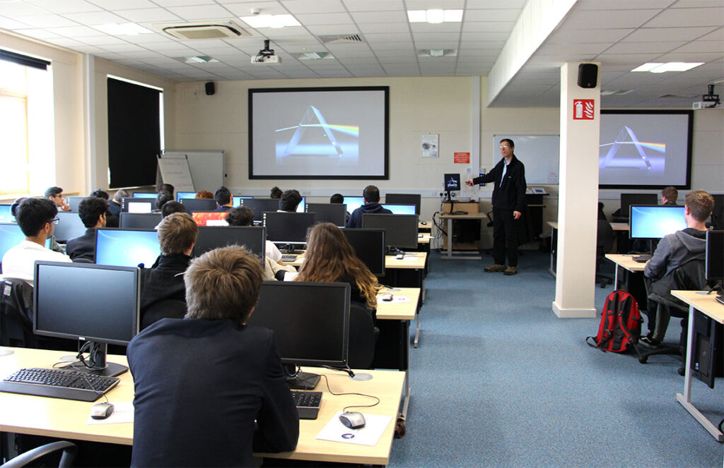 Prof. Andy Wolski (University of Liverpool) introduces PPMC students to the concept and challenges of focussing a charged particle beam