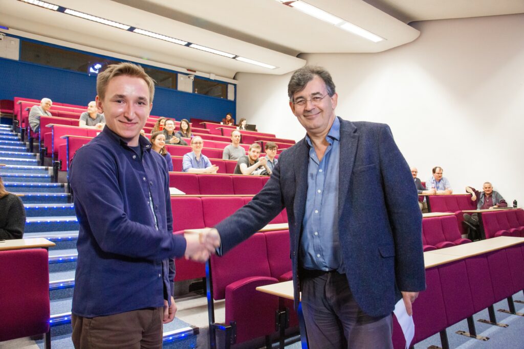 Institute Director Peter Ratoff congratulates Volodymyr Rodin for his prize-winning talk.