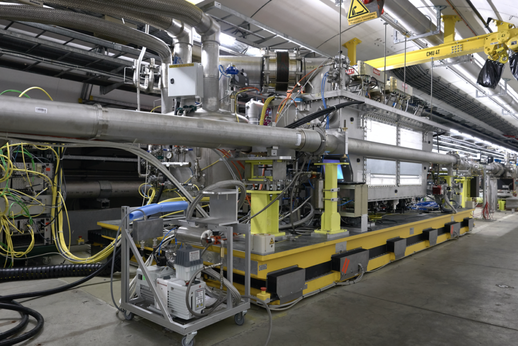  The image shows the cryomodule jointly designed and manufactured by CERN and the UK to demonstrate the world’s first crabbing of a proton beam. Credit: CERN 